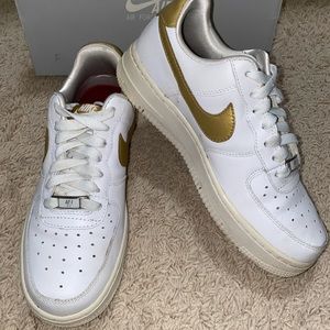 WMNS AIR FORCE 1s